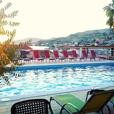 Kuca Pecine Bed & Breakfast Метайна Екстериор снимка