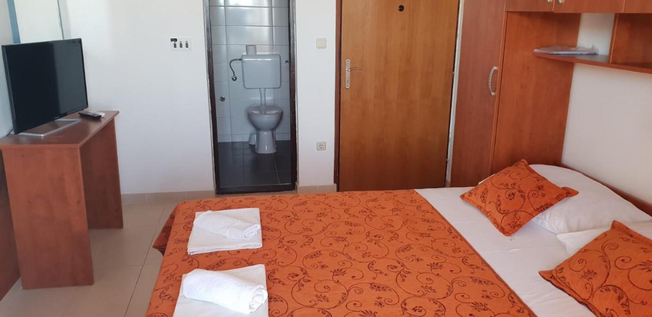 Kuca Pecine Bed & Breakfast Метайна Екстериор снимка