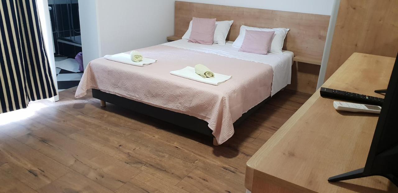 Kuca Pecine Bed & Breakfast Метайна Екстериор снимка